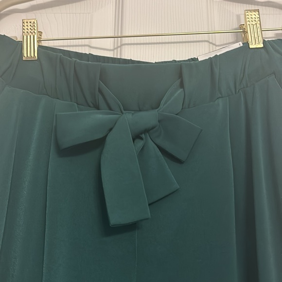 Dark green mid rise ankle lightweight pants with tie - Picture 5 of 5